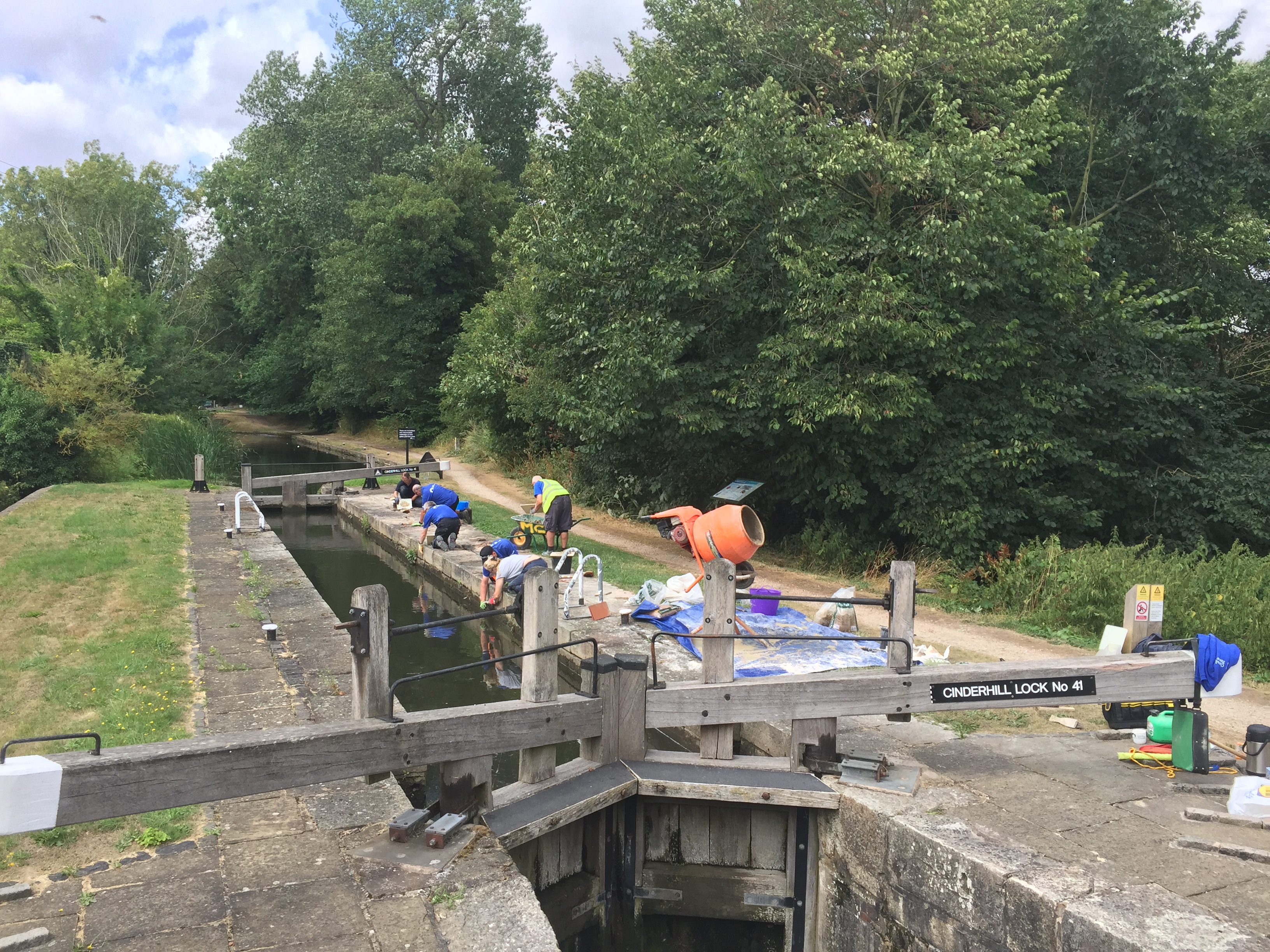 Working with volunteers on the Chesterfield Canal